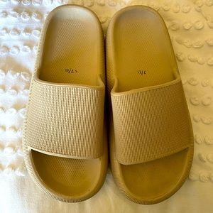 Cushionaire Recovery Sandals size 7